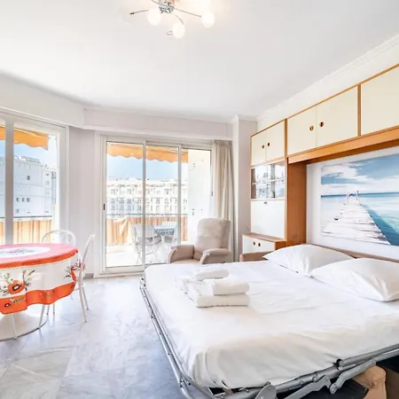 Charming 1 Bedroom On The Floor Apartment