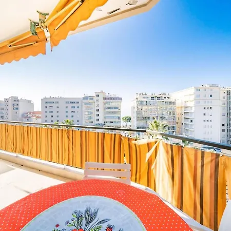 Charming 1 Bedroom On The Floor Apartment